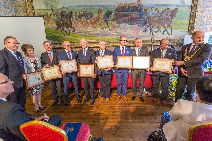 Uroczysta sesja sejmiku województwa, fot. Szymon Zdziebło/tarantoga.pl dla UMWKP