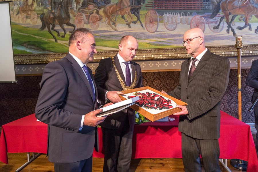 Uroczysta sesja sejmiku województwa, fot. Szymon Zdziebło/tarantoga.pl dla UMWKP