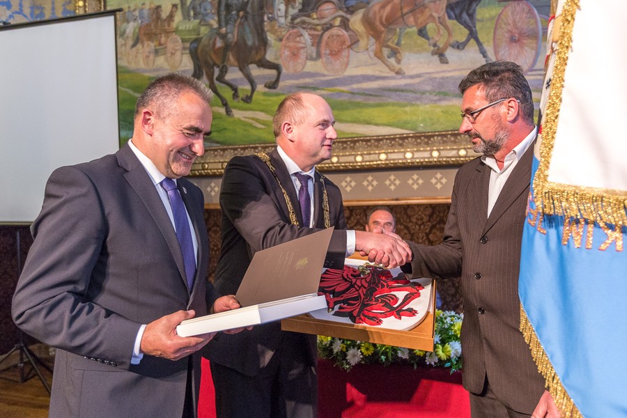 Uroczysta sesja sejmiku województwa, fot. Szymon Zdziebło/tarantoga.pl dla UMWKP