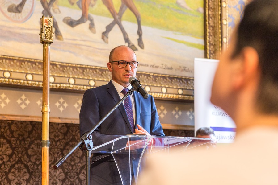 Uroczysta sesja sejmiku województwa, fot. Szymon Zdziebło/tarantoga.pl dla UMWKP