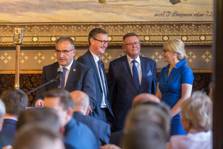 Uroczysta sesja sejmiku województwa, fot. Szymon Zdziebło/tarantoga.pl dla UMWKP