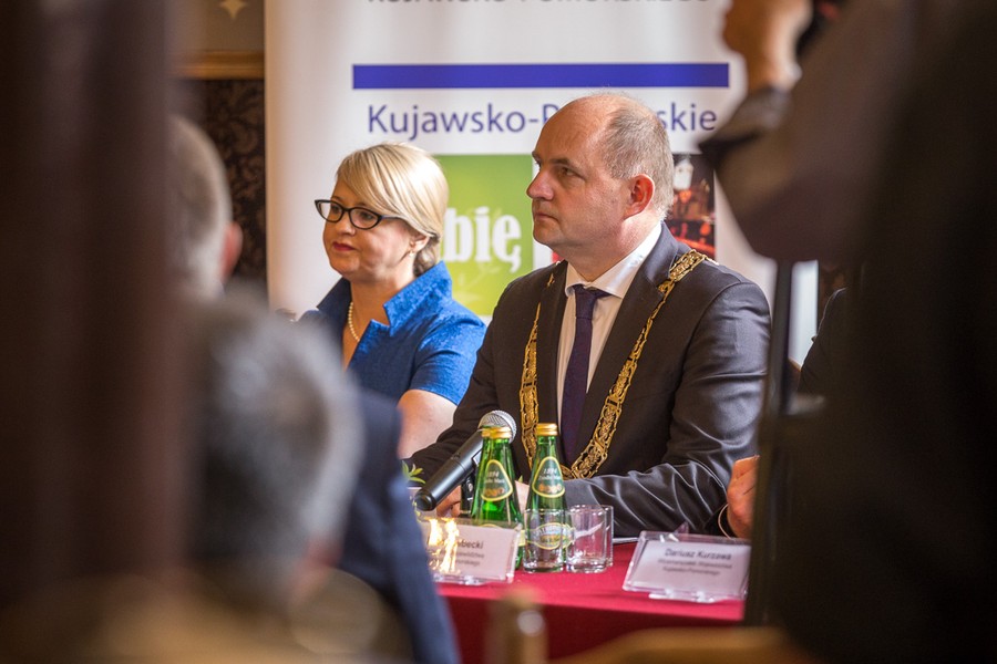 Uroczysta sesja sejmiku województwa, fot. Szymon Zdziebło/tarantoga.pl dla UMWKP