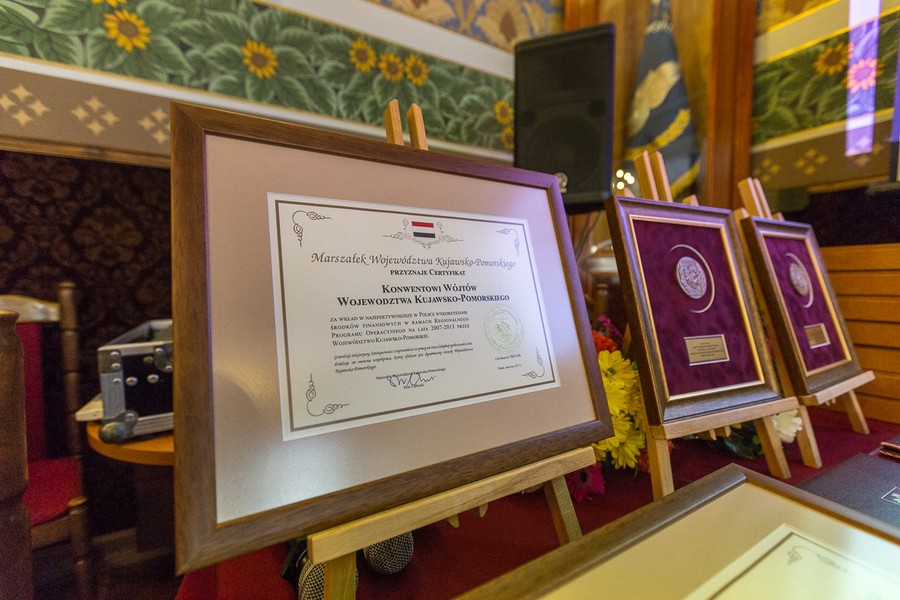 Uroczysta sesja sejmiku województwa, fot. Szymon Zdziebło/tarantoga.pl dla UMWKP