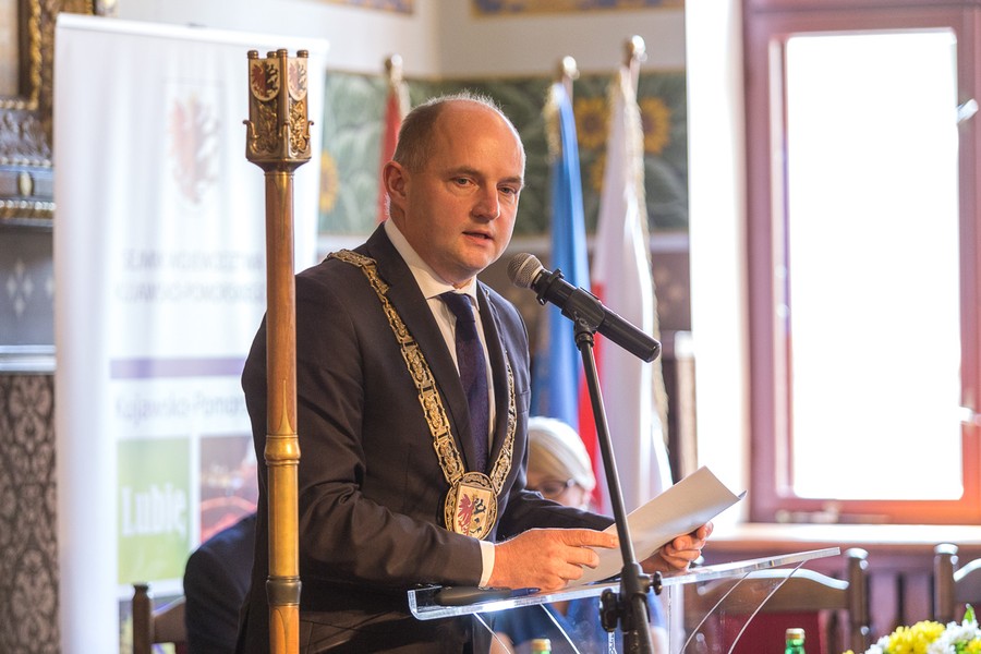 Uroczysta sesja sejmiku województwa, fot. Szymon Zdziebło/tarantoga.pl dla UMWKP