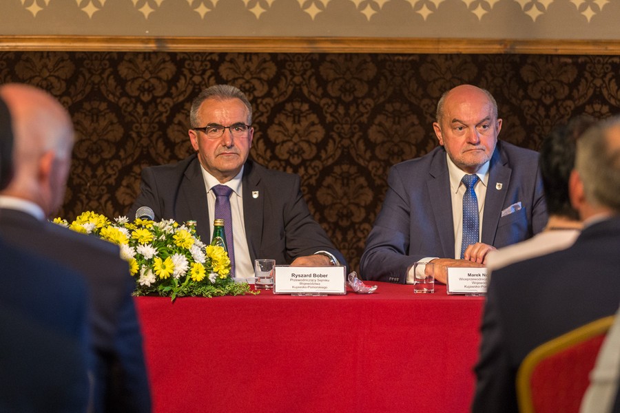 Uroczysta sesja sejmiku województwa, fot. Szymon Zdziebło/tarantoga.pl dla UMWKP