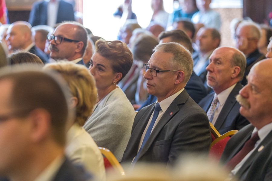 Uroczysta sesja sejmiku województwa, fot. Szymon Zdziebło/tarantoga.pl dla UMWKP