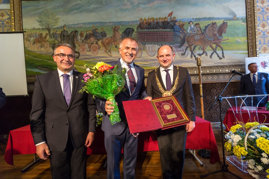 Uroczysta sesja sejmiku województwa, fot. Szymon Zdziebło/tarantoga.pl dla UMWKP