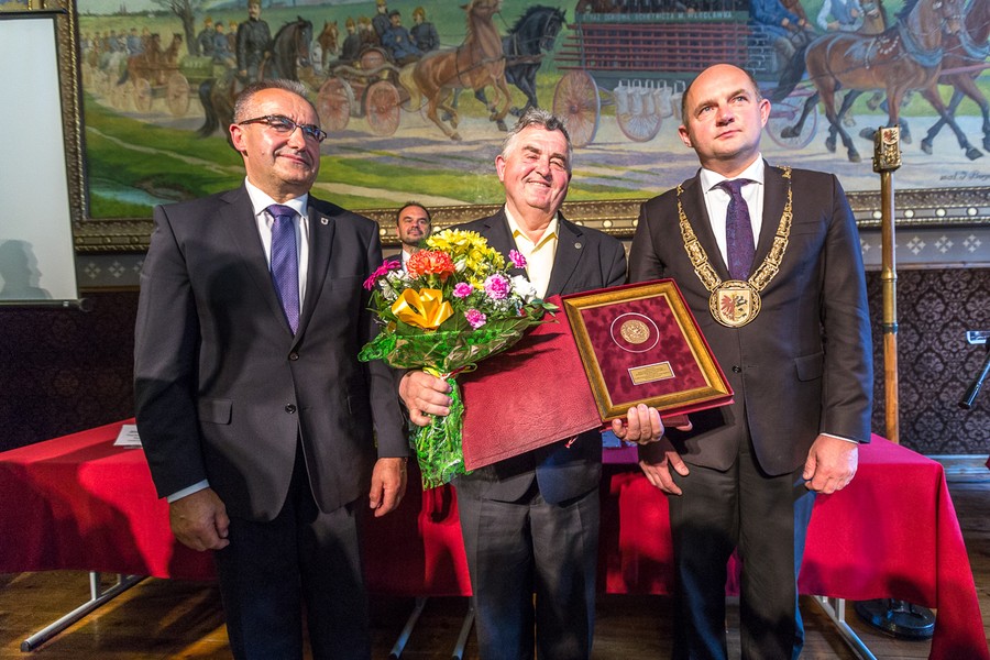 Uroczysta sesja sejmiku województwa, fot. Szymon Zdziebło/tarantoga.pl dla UMWKP