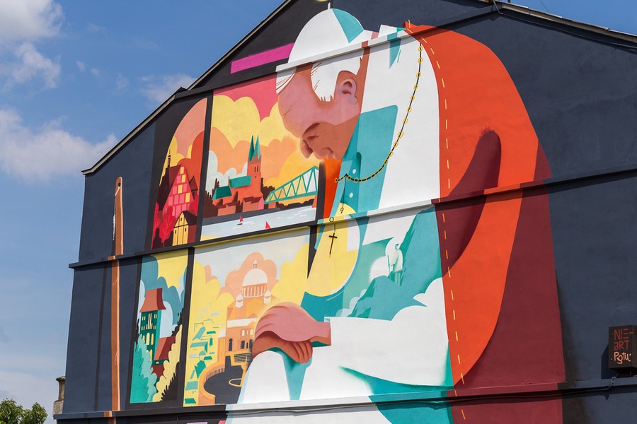 Odsłonięcie muralu poświęconego Janowi Pawłowi II, fot. Szymon Zdziebło/tarantoga.pl dla UMWKP