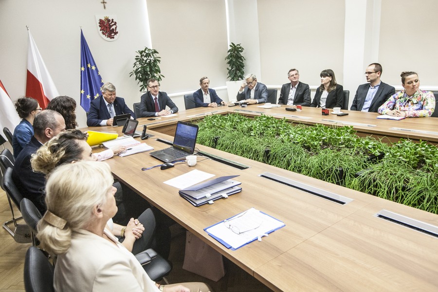 Ceremonia podpisania umów, fot. Andrzej Goiński/UMWKP