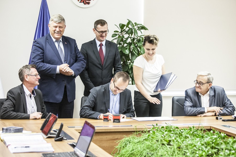 Ceremonia podpisania umów, fot. Andrzej Goiński/UMWKP