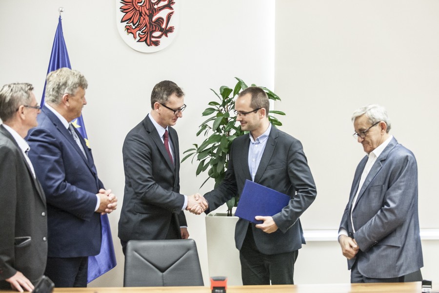 Ceremonia podpisania umów, fot. Andrzej Goiński/UMWKP