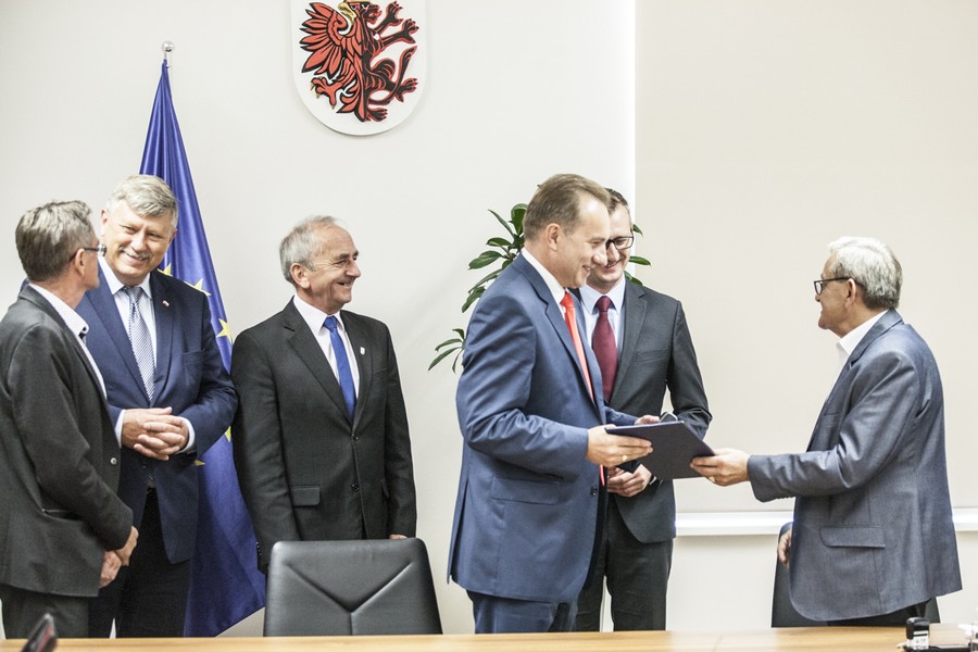 Ceremonia podpisania umów, fot. Andrzej Goiński/UMWKP