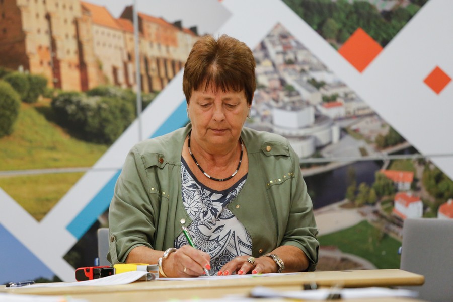 18.07.2017 r., Podpisanie umów na sfinansowanie z środków z Krajowej Sieci Obszarów Wiejskich dziewięciu przedsięwzięć związanych z promowaniem kujawsko-pomorskiej wsi jako miejsca na wakacje i promocją wiejskiego biznesu oraz poszerzaniem wiedzy fachowej, biznesowej, społecznej i organizacyjnej mieszkańców wsi, fot. Mikołaj Kuras dla UMWKP