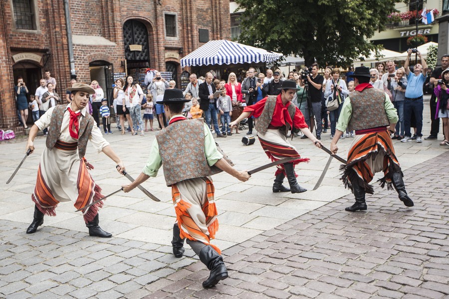 Polonijny Zespół Pieśni i Tańca Wisła w Toruniu, fot. Andrzej Goiński/ UMWKP