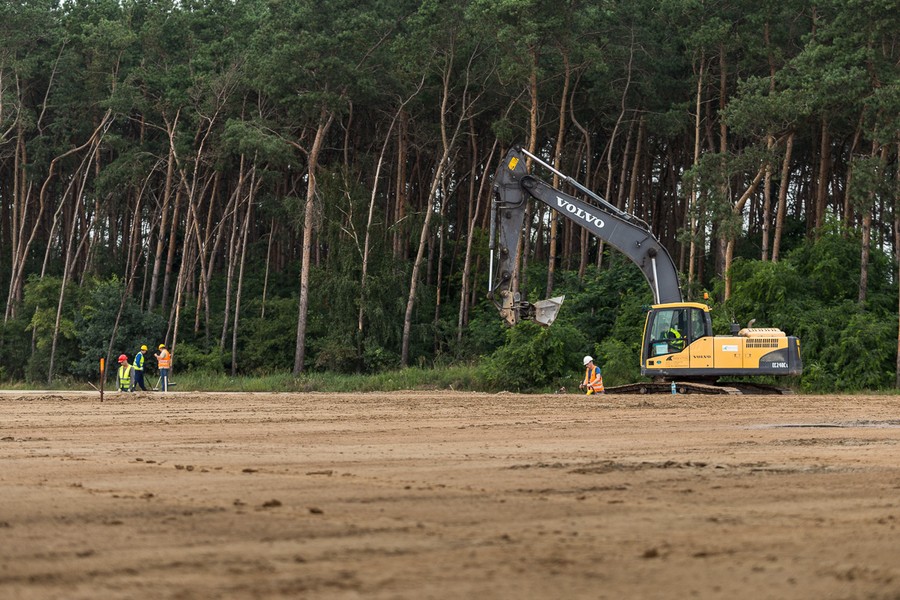 Kongsberg Automotive rozpoczął budowę fabryki w Pikutkowie, fot. Szymon Zdziebło/tarantoga.pl