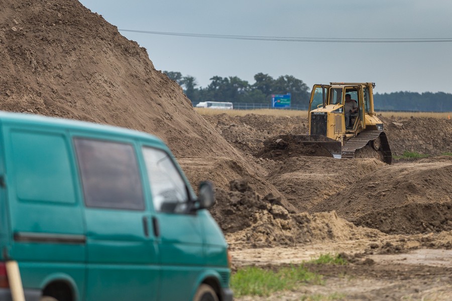 Kongsberg Automotive rozpoczął budowę fabryki w Pikutkowie, fot. Szymon Zdziebło/tarantoga.pl