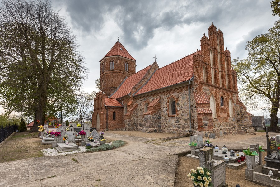 Parafia św. Jerzego Męczennika w Niedźwiedziu otrzymała wsparcie na konserwację elewacji wieży kościoła, fot. Szymon Zdziebło/Tarantoga.pl