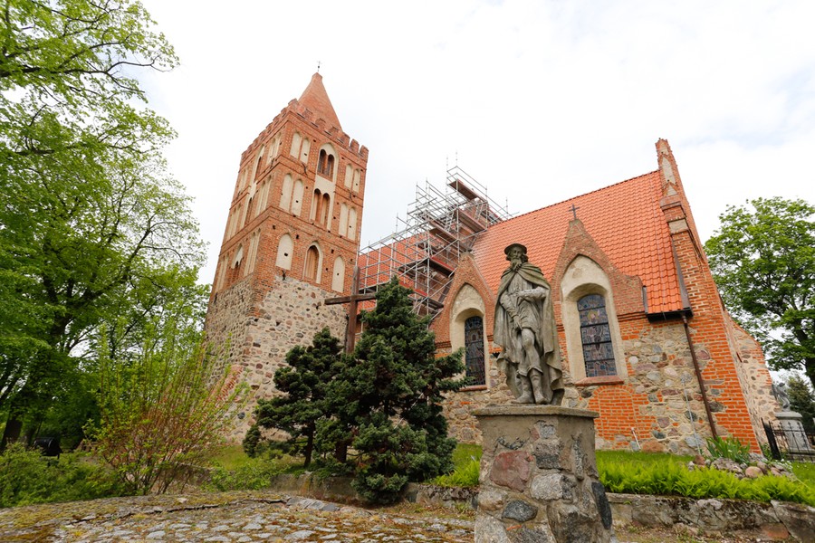 W kościele św. Bartłomieja w Wabczu trwają prace przy konserwacji elewacji, fot. Mikołaj Kuras