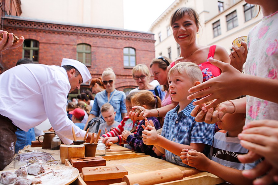 "W tym roku Święto Toruńskiego Piernika odbyło się na Błoniach Nadwiślańskich oraz w Muzeum Toruńskiego Piernika" - fot. Mikołaj Kuras