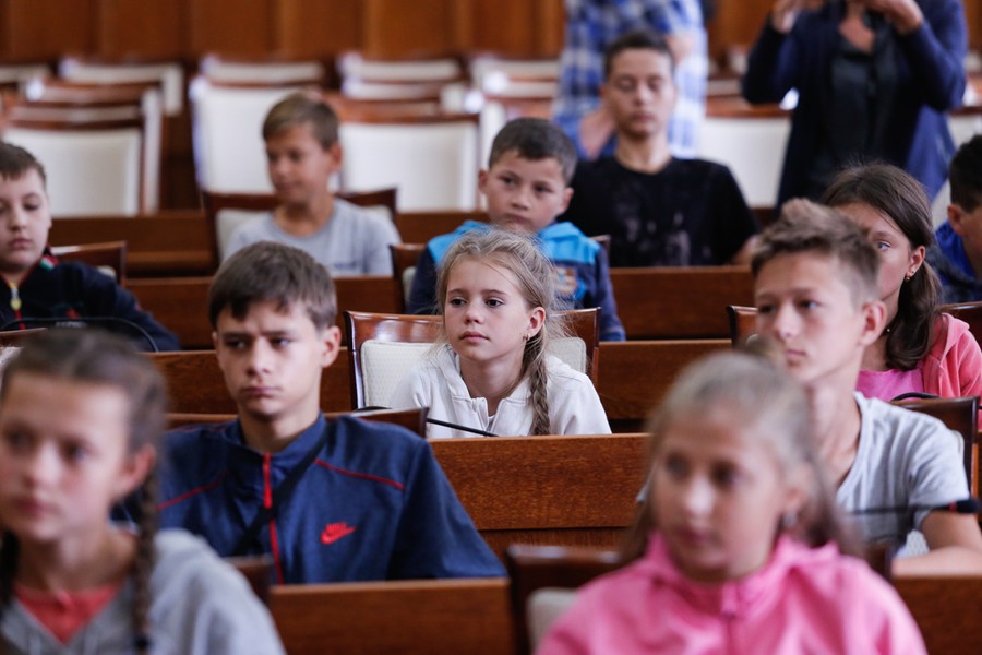 Dzieci z Ukrainy z wizytą w Urzędzie Marszałkowskim, fot. Mikołaj Kuras dla UMWKP