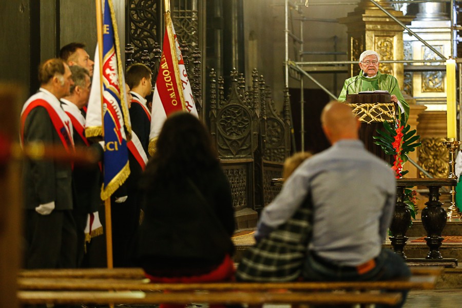 Niedzielna msza święta w intencji wytrwałości w realizacji ducha Porozumień Sierpniowych w toruńskim kościele Wniebowzięcia Najświętszej Marii Panny, fot. Mikołaj Kuras