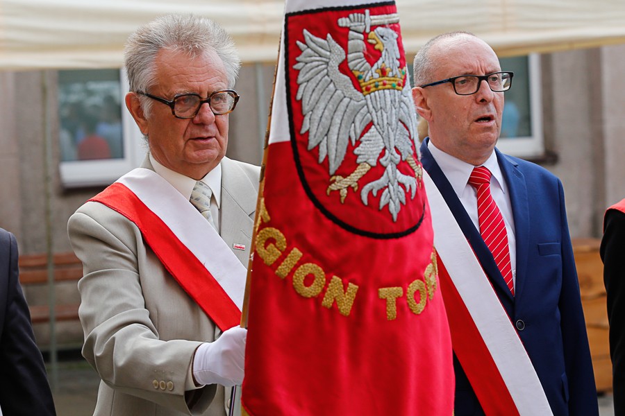 Przemarsz i złożenie kwiatów pod tablicą Ludziom Solidarności Regionu przy ul. Piekary, fot. Mikołaj Kuras