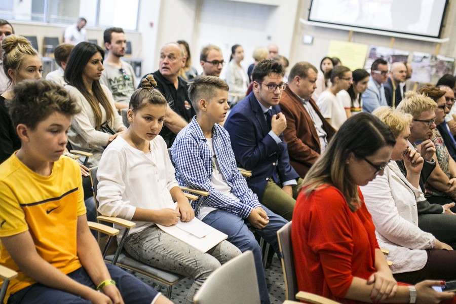 Spotkanie gospodarza województwa i prezydenta Torunia z wolontariuszami społecznego komitetu Solidarni z Poszkodowanymi w Wyniku Nawałnicy, fot. Andrzej Goiński/UMWKP