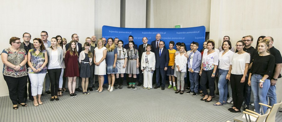 Spotkanie gospodarza województwa i prezydenta Torunia z wolontariuszami społecznego komitetu Solidarni z Poszkodowanymi w Wyniku Nawałnicy, fot. Andrzej Goiński/UMWKP