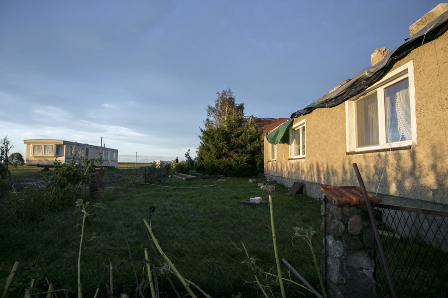 Pierwszy dom mobilny typu holenderskiego dotarł do mieszkańców Pamiętowa w gminie Kęsowo, fot. Andrzej Goiński/UMWKP