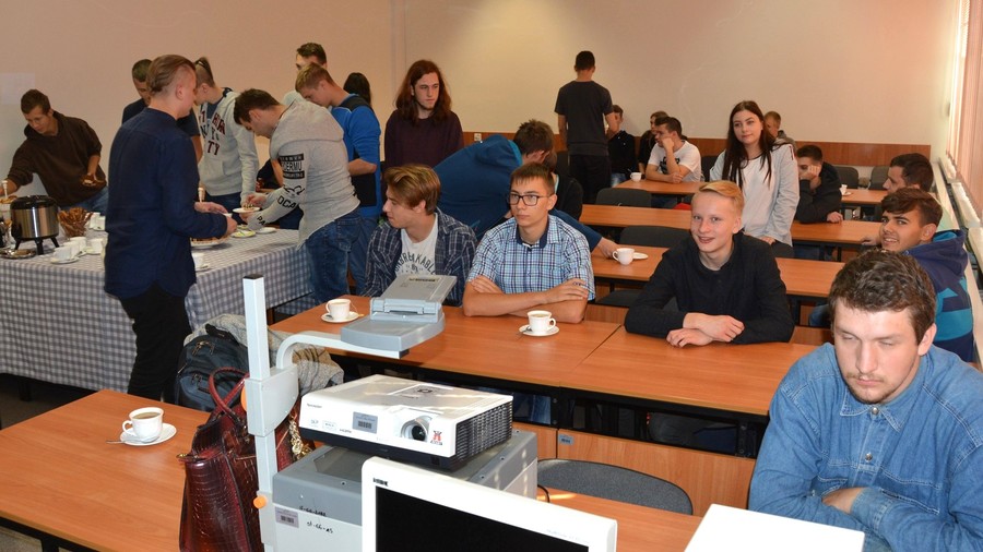 W pierwszych zajęciach w laboratoriach UMK uczestniczyli uczniowie z Zespołu Szkół Ponadgimnazjalnych w Świeciu, fot. Winicjusz Drozdowski