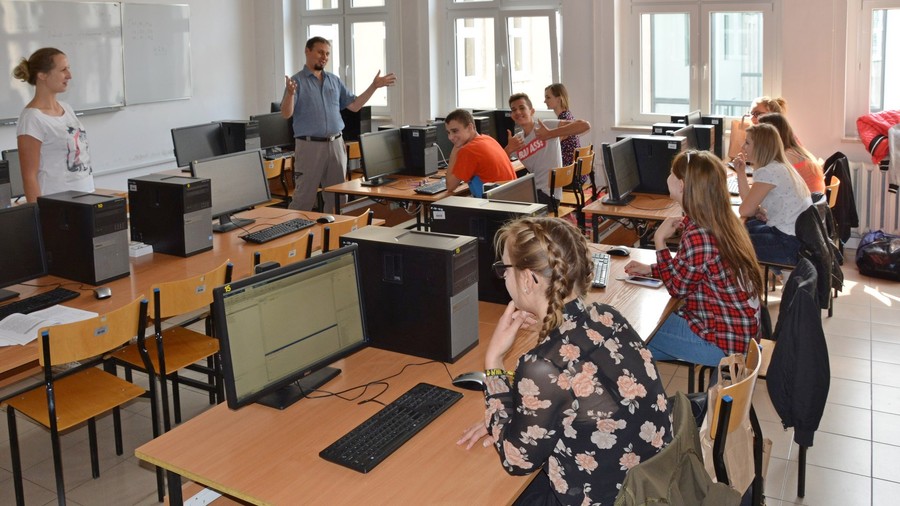 W pierwszych zajęciach w laboratoriach UMK uczestniczyli uczniowie z Zespołu Szkół Ponadgimnazjalnych w Świeciu, fot. Winicjusz Drozdowski
