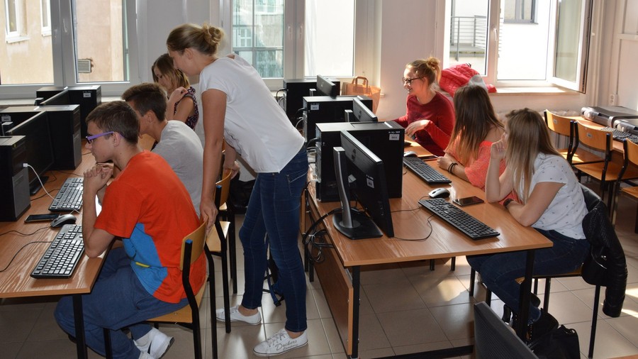 W pierwszych zajęciach w laboratoriach UMK uczestniczyli uczniowie z Zespołu Szkół Ponadgimnazjalnych w Świeciu, fot. Winicjusz Drozdowski