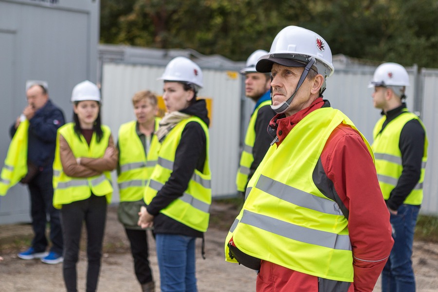 Mieszkańcy Torunia i regionu podczas zwiedzania budowy nowego kompleksu Szpitala na Bielanach, fot. Szymon Zdziebło/Tarantoga.pl