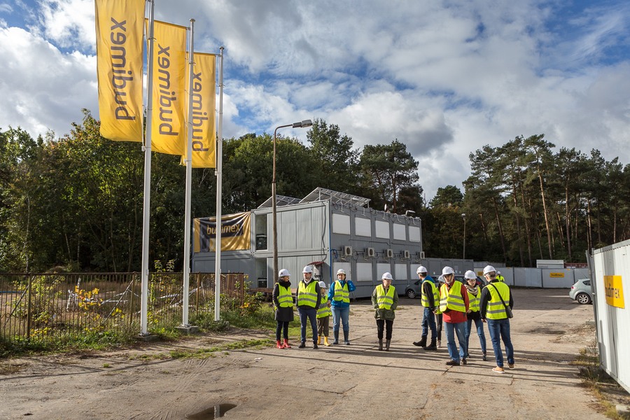 Mieszkańcy Torunia i regionu podczas zwiedzania budowy nowego kompleksu Szpitala na Bielanach, fot. Szymon Zdziebło/Tarantoga.pl