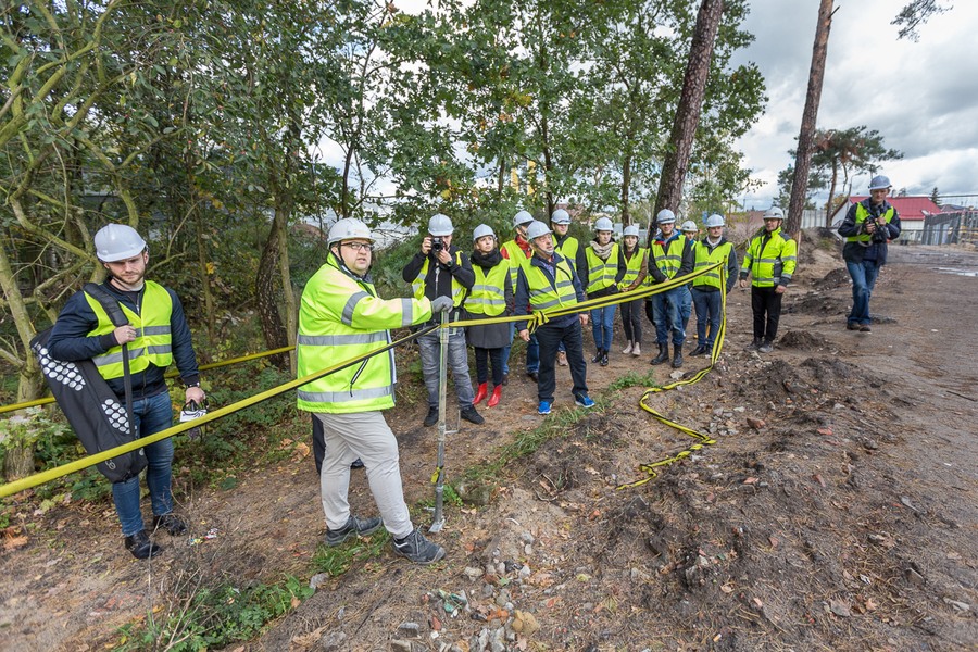 Mieszkańcy Torunia i regionu podczas zwiedzania budowy nowego kompleksu Szpitala na Bielanach, fot. Szymon Zdziebło/Tarantoga.pl