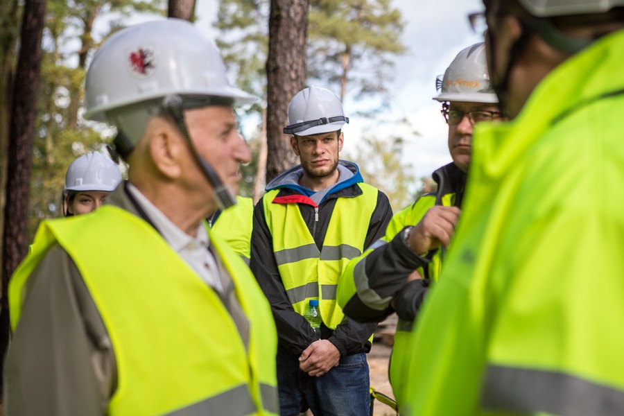 Mieszkańcy Torunia i regionu podczas zwiedzania budowy nowego kompleksu Szpitala na Bielanach, fot. Szymon Zdziebło/Tarantoga.pl