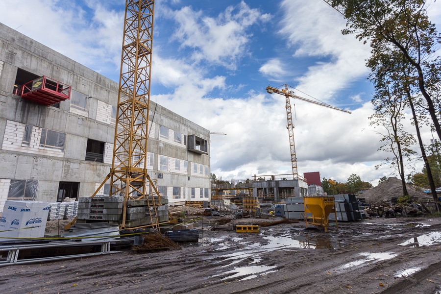 Mieszkańcy Torunia i regionu podczas zwiedzania budowy nowego kompleksu Szpitala na Bielanach, fot. Szymon Zdziebło/Tarantoga.pl
