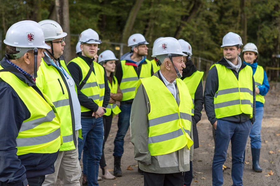 Mieszkańcy Torunia i regionu podczas zwiedzania budowy nowego kompleksu Szpitala na Bielanach, fot. Szymon Zdziebło/Tarantoga.pl