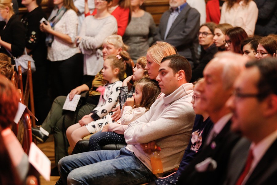 Wręczenie nagród w 19. Międzynarodowym Konkursie Twórczości Plastycznej Dzieci i Młodzieży „Zawsze zielono, zawsze niebiesko” , fot. Mikołaj Kuras dla UMWKP