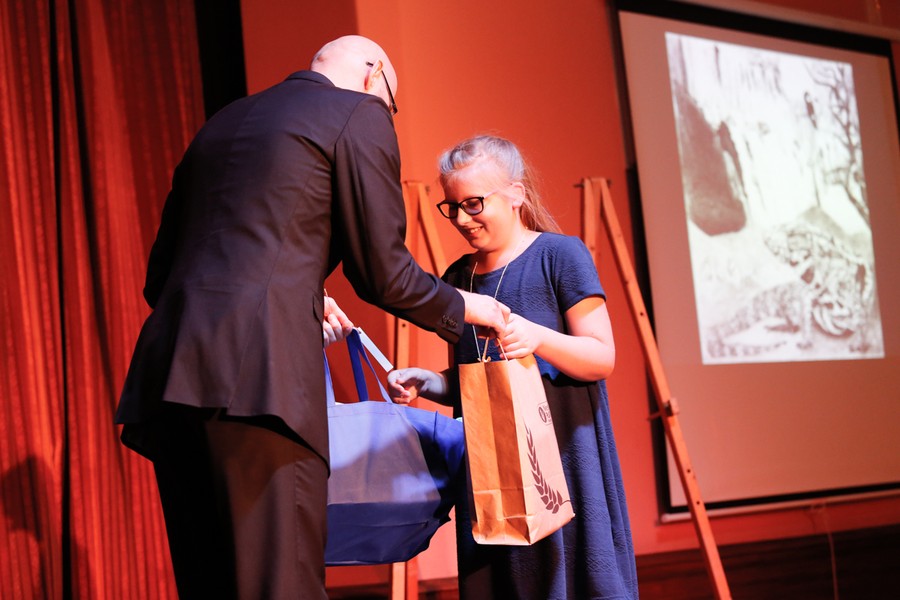 Wręczenie nagród w 19. Międzynarodowym Konkursie Twórczości Plastycznej Dzieci i Młodzieży „Zawsze zielono, zawsze niebiesko” , fot. Mikołaj Kuras dla UMWKP