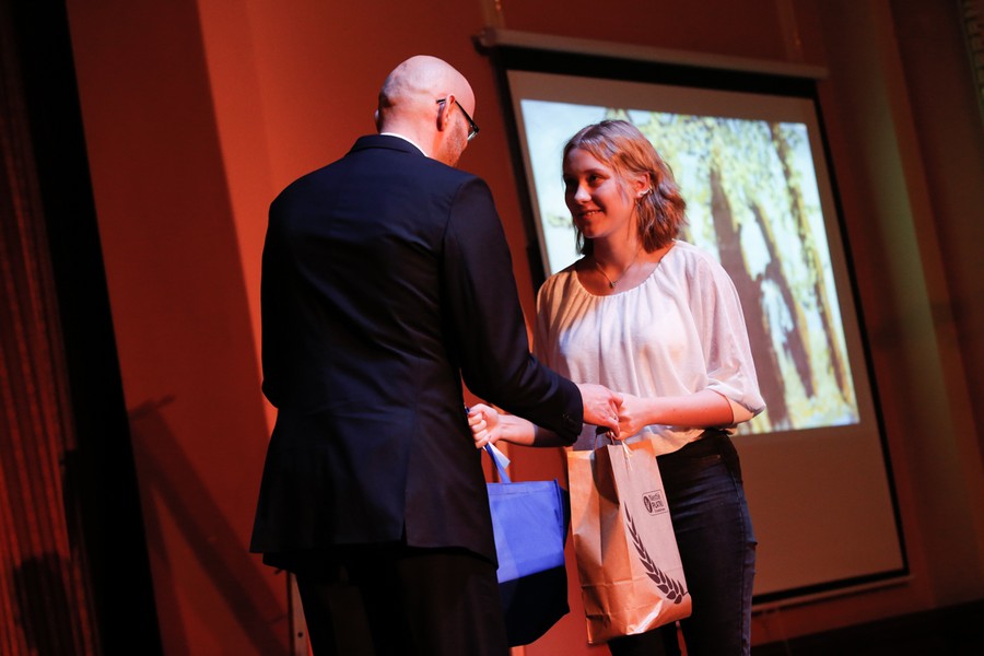 Wręczenie nagród w 19. Międzynarodowym Konkursie Twórczości Plastycznej Dzieci i Młodzieży „Zawsze zielono, zawsze niebiesko” , fot. Mikołaj Kuras dla UMWKP