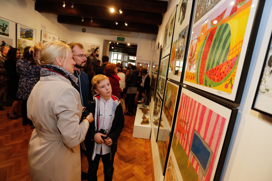 Wręczenie nagród w 19. Międzynarodowym Konkursie Twórczości Plastycznej Dzieci i Młodzieży „Zawsze zielono, zawsze niebiesko” , fot. Mikołaj Kuras dla UMWKP