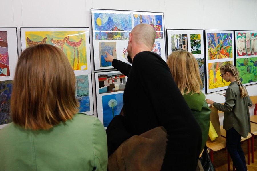 Wręczenie nagród w 19. Międzynarodowym Konkursie Twórczości Plastycznej Dzieci i Młodzieży „Zawsze zielono, zawsze niebiesko” , fot. Mikołaj Kuras dla UMWKP