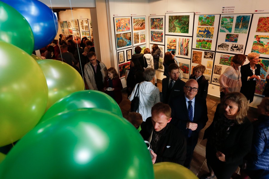 Wręczenie nagród w 19. Międzynarodowym Konkursie Twórczości Plastycznej Dzieci i Młodzieży „Zawsze zielono, zawsze niebiesko” , fot. Mikołaj Kuras dla UMWKP