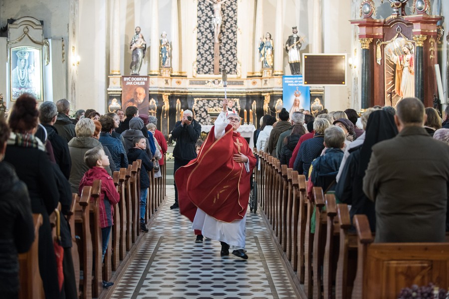 W tym roku dofinansowanie trafiło na prace konserwatorskie przy mensie i predelli lewego ołtarza bocznego Najświętszego Serca Pana Jezusa, fot. Tymon Markowski