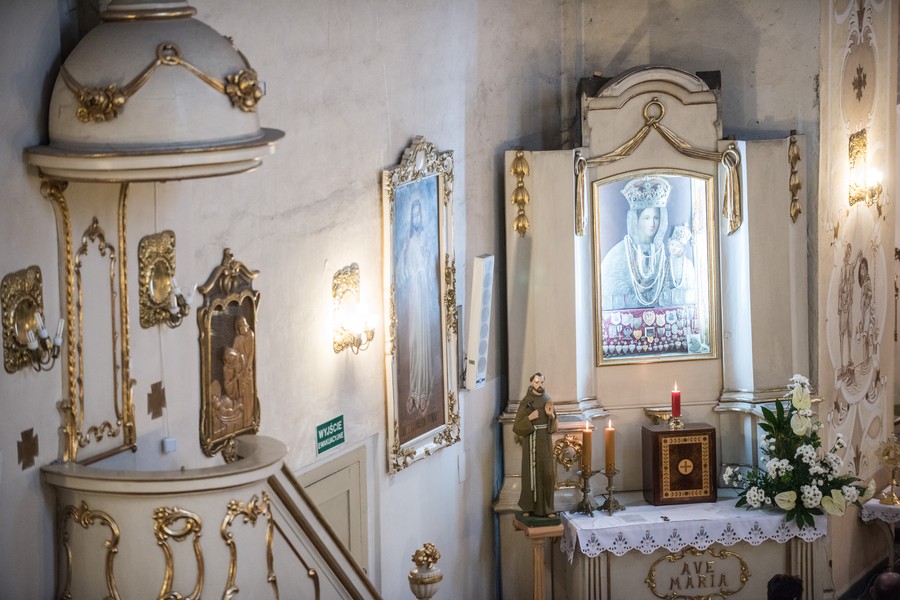 W tym roku dofinansowanie trafiło na prace konserwatorskie przy mensie i predelli lewego ołtarza bocznego Najświętszego Serca Pana Jezusa, fot. Tymon Markowski