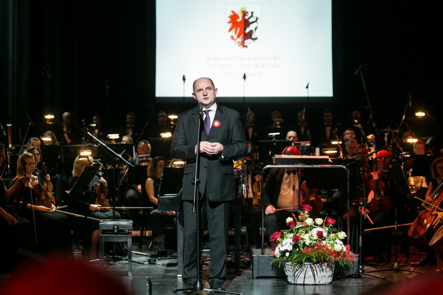 Koncert „Niepodległa – muzyczna podróż z Krzesimirem Dębskim” w CKK Jordanki, fot. Andrzej Goiński