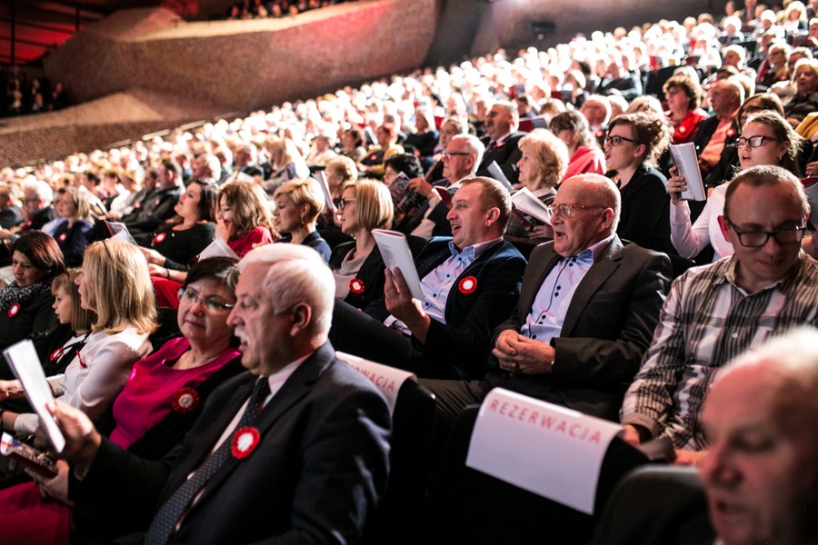 Koncert „Niepodległa – muzyczna podróż z Krzesimirem Dębskim” w CKK Jordanki, fot. Andrzej Goiński