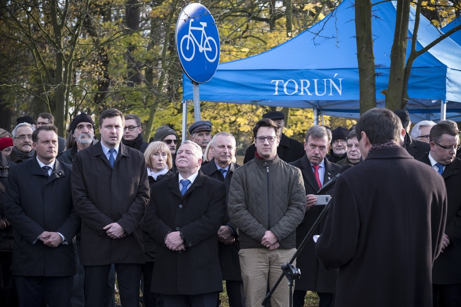 Uroczyste otwarcie alei Niezależnego Zrzeszenia Studentów UMK, fot. Wojtek Szabelski